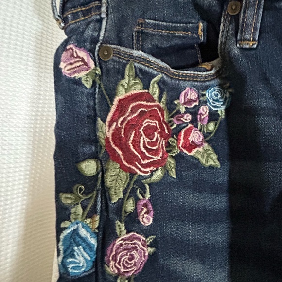Blank NYC Blue Skinny Jeans with Floral Embroidery - Picture 4 of 11